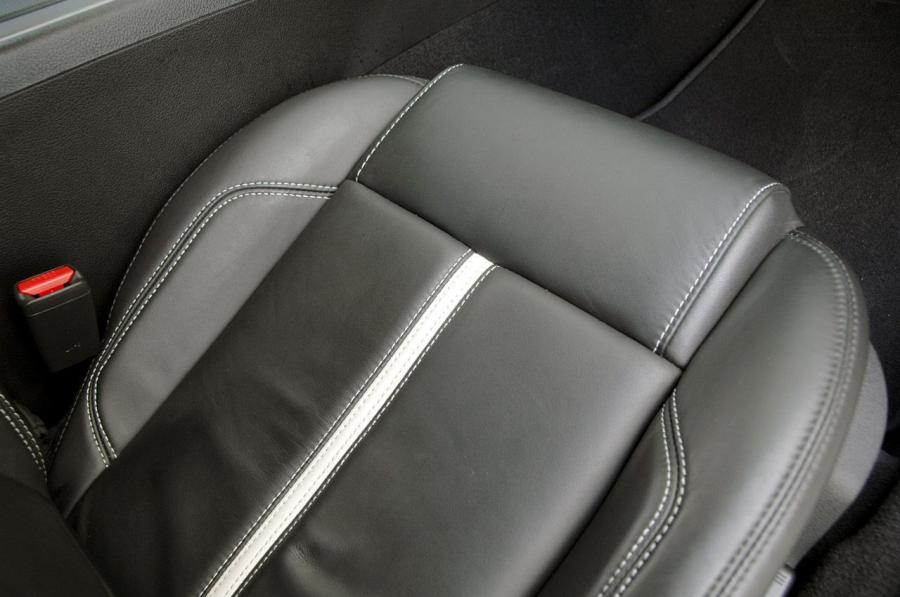  Ford Mustang GT 2010 года  (фото 14 из 213)